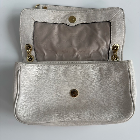 Michael Kors Fulton Shoulder Flap Purse Shoulder Bag with Gold Chain - Picture 7 of 15